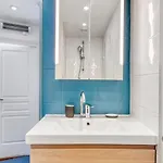 Stunning 2br + Balcony + View Apartment *