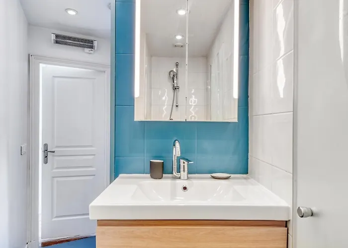 Stunning 2br + Balcony + View Appartamento *