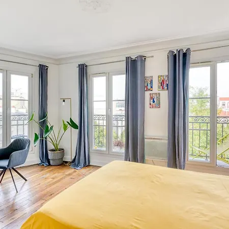 Stunning 2br + Balcony + View