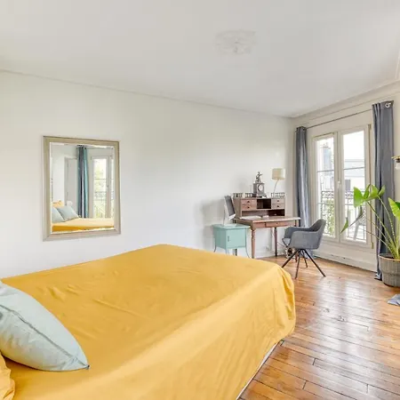 Stunning 2br + Balcony + View Apartman *