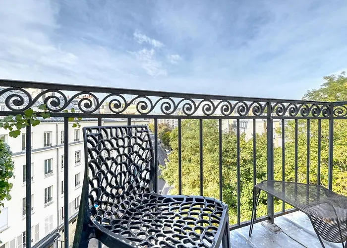 Stunning 2br + Balcony + View Apartment Paris