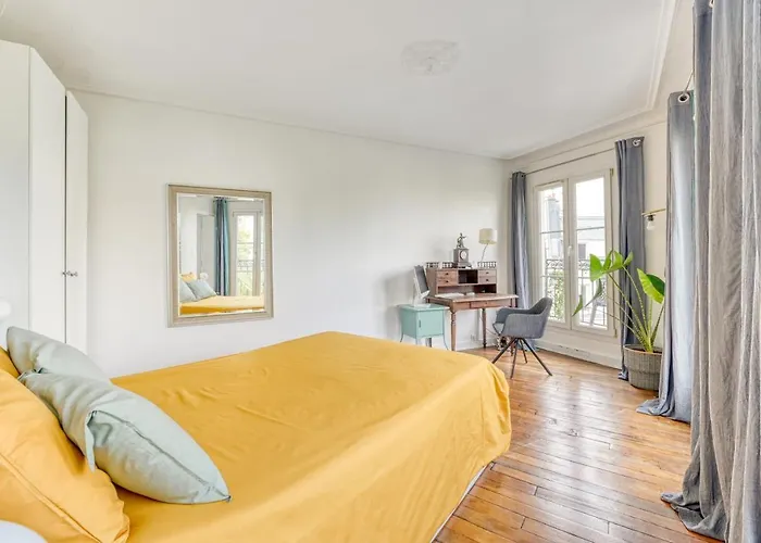 Stunning 2br + Balcony + View Apartment *