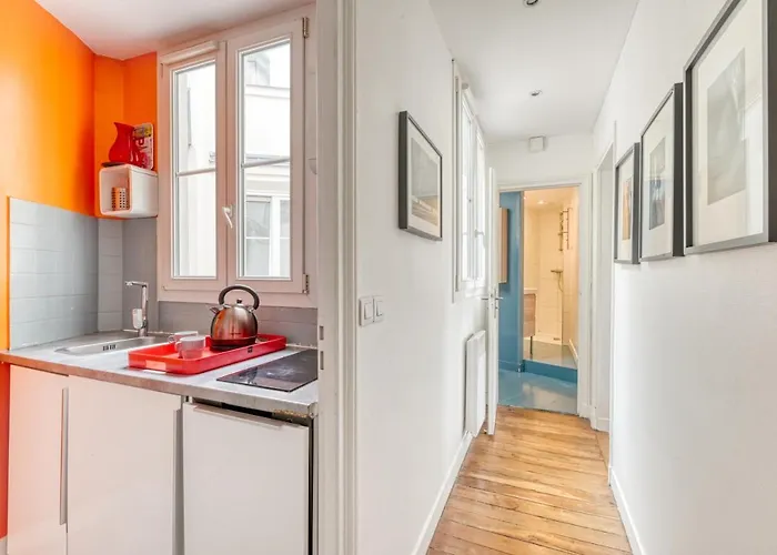 Apartment Stunning 2br + Balcony + View Paris