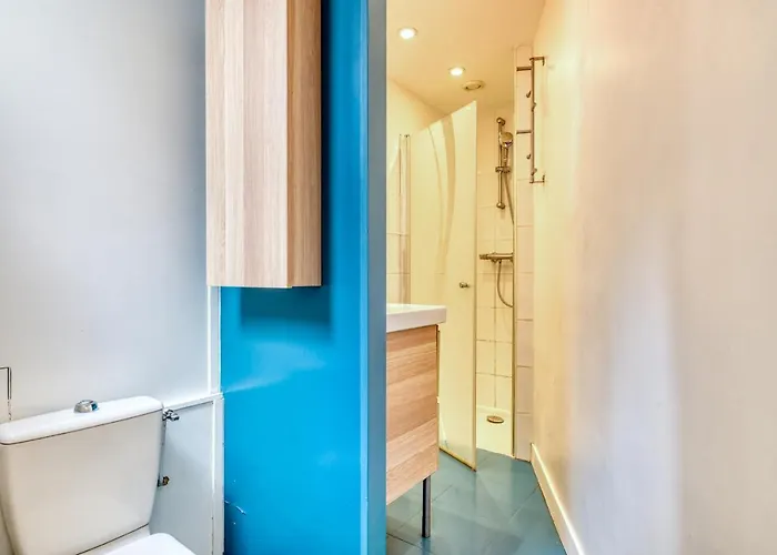 Stunning 2br + Balcony + View 아파트 파리